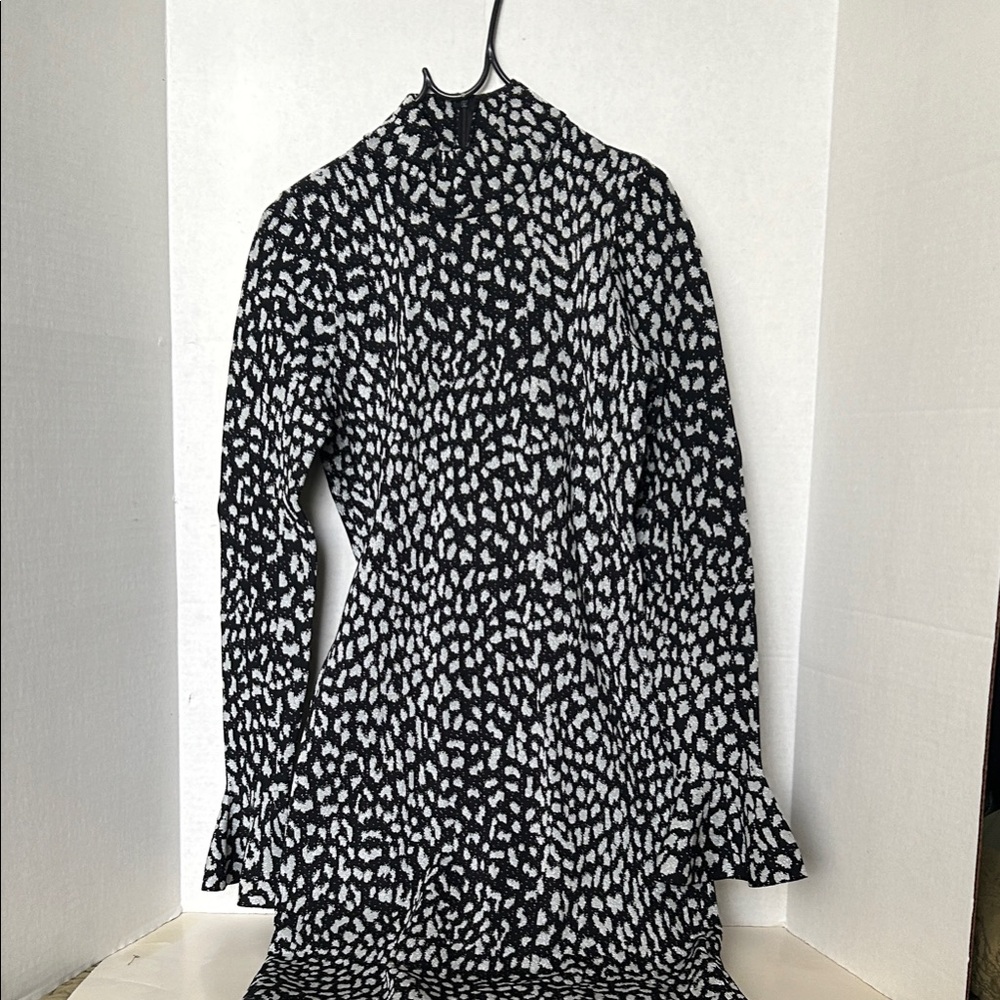 Black and White Patterned Long Sleeve Dress